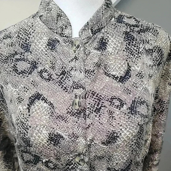 MELROSE STUDIO, 100% Silk button up Shirt Women's Size S Snake Skin Elegance - Picture 2 of 5
